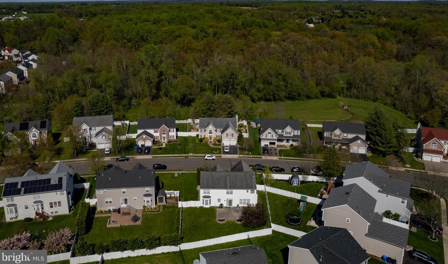 28 Durham Dr, Columbus NJ 08022-2349 exterior