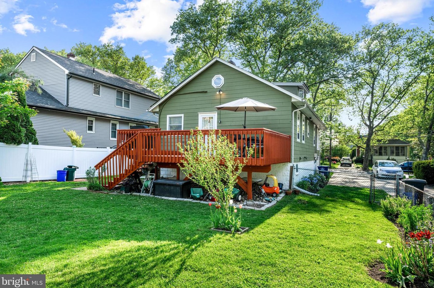 313 Fairview Ave, Moorestown NJ 08057-2316 exterior