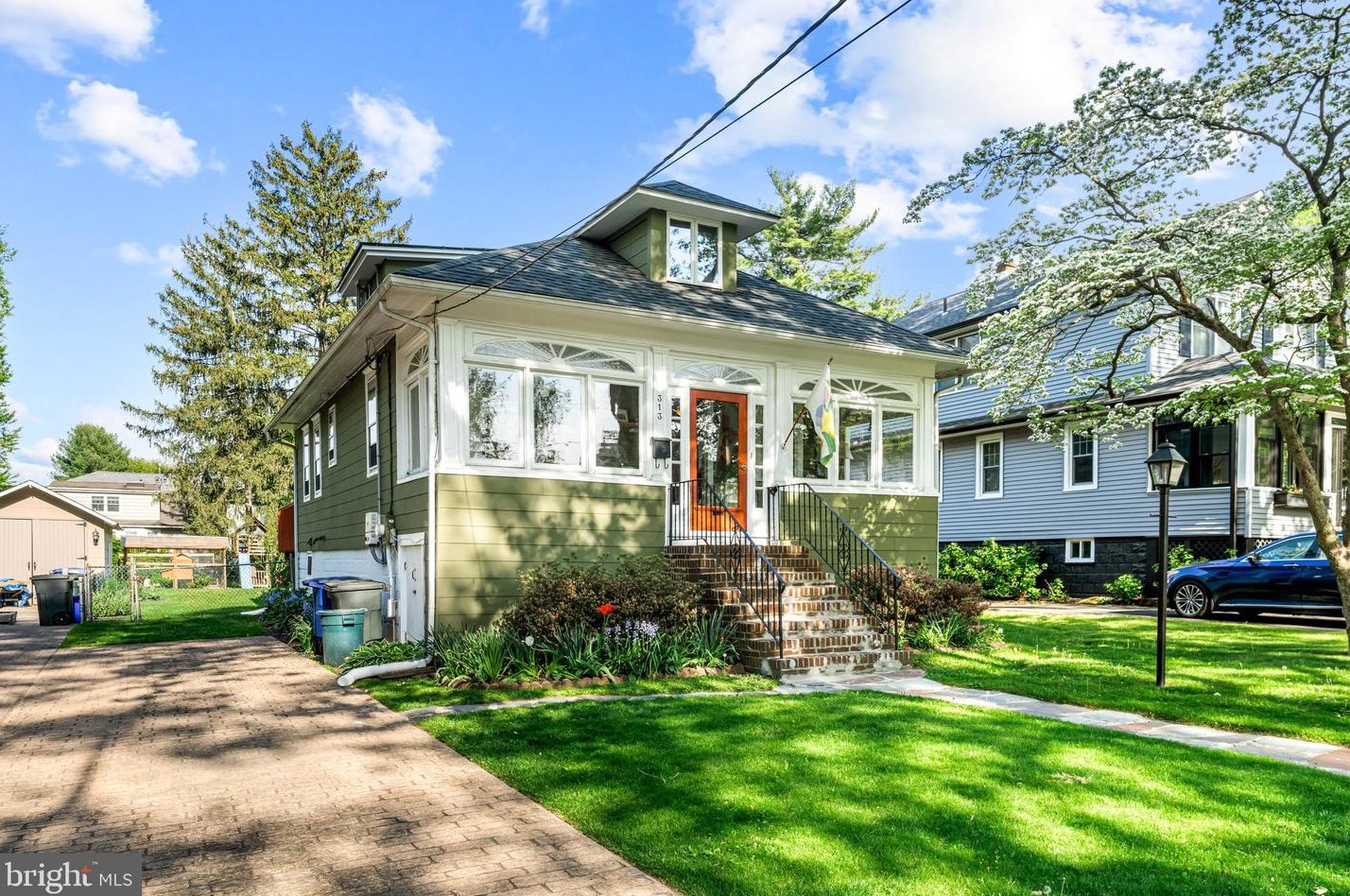 313 Fairview Ave, Moorestown, NJ 08057-2315