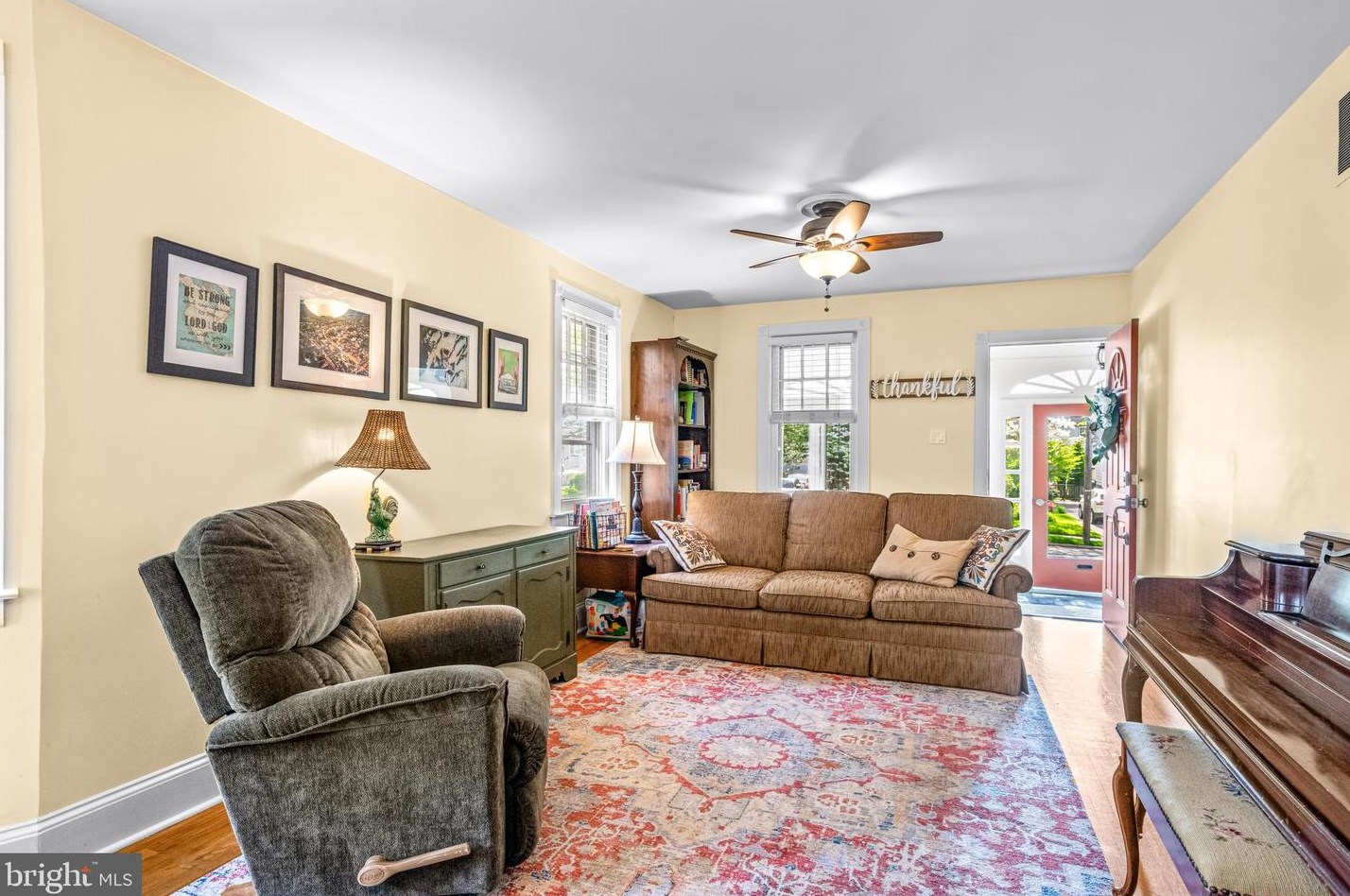 313 Fairview Ave, Moorestown NJ 08057-2316 exterior