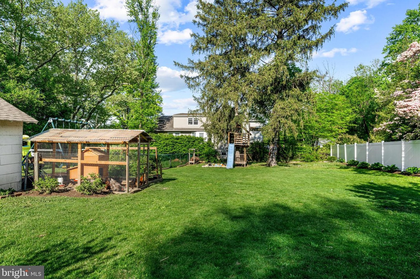 313 Fairview Ave, Moorestown NJ 08057-2316 exterior