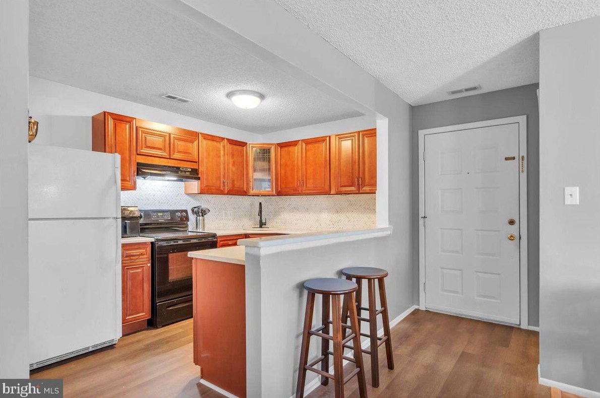 5512 Aberdeen Dr, Mount Laurel, NJ 08054