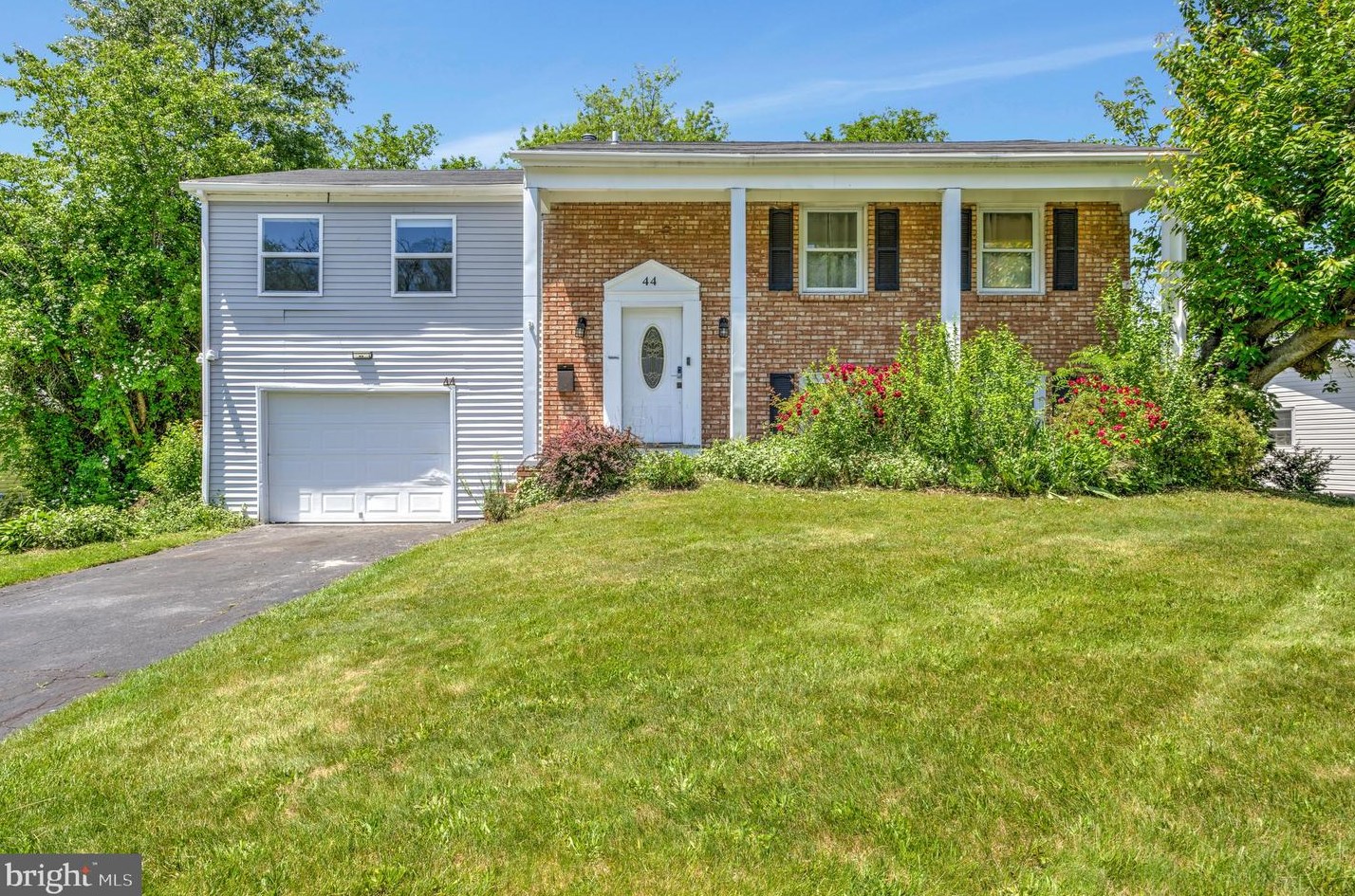 44 New Coach Ln, Willingboro, NJ 08046-1906