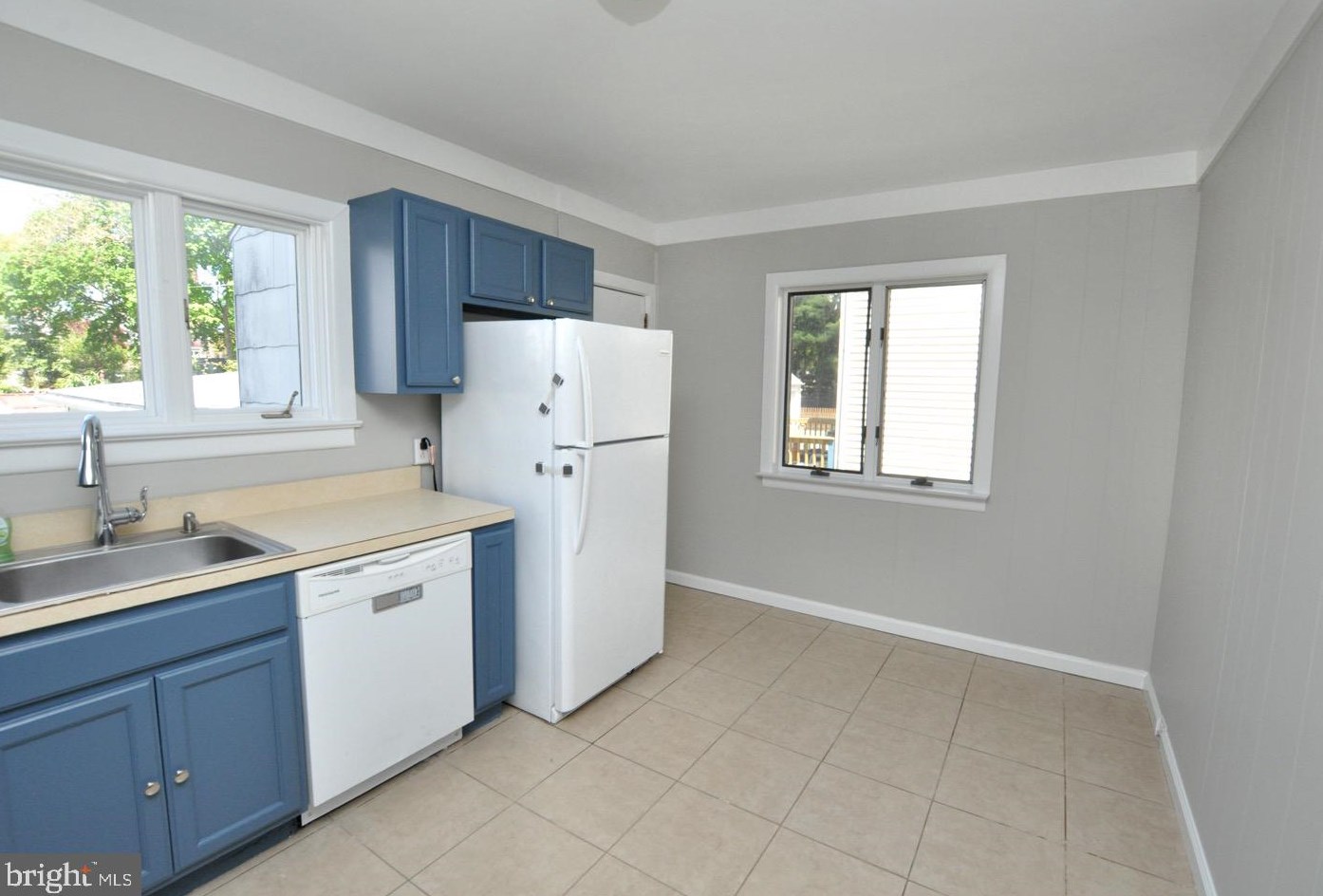 137 Juniper St, Burlington NJ 08016-1403 exterior