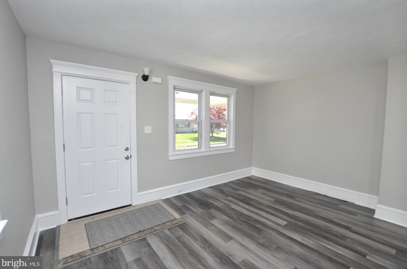 137 Juniper St, Burlington NJ 08016-1403 exterior