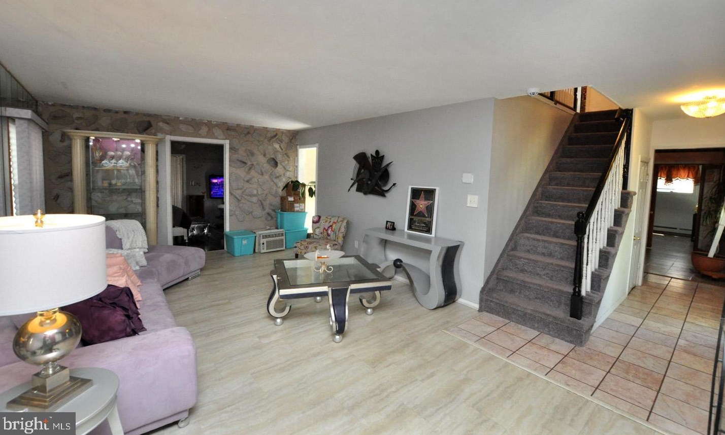 56 Mandolin Ln, Willingboro NJ  08046-2808 exterior