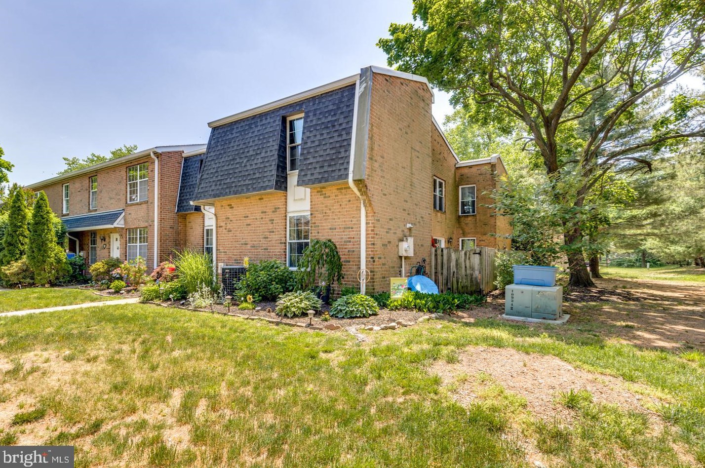 2126 Harbour Dr, Palmyra NJ  08065-1104 exterior