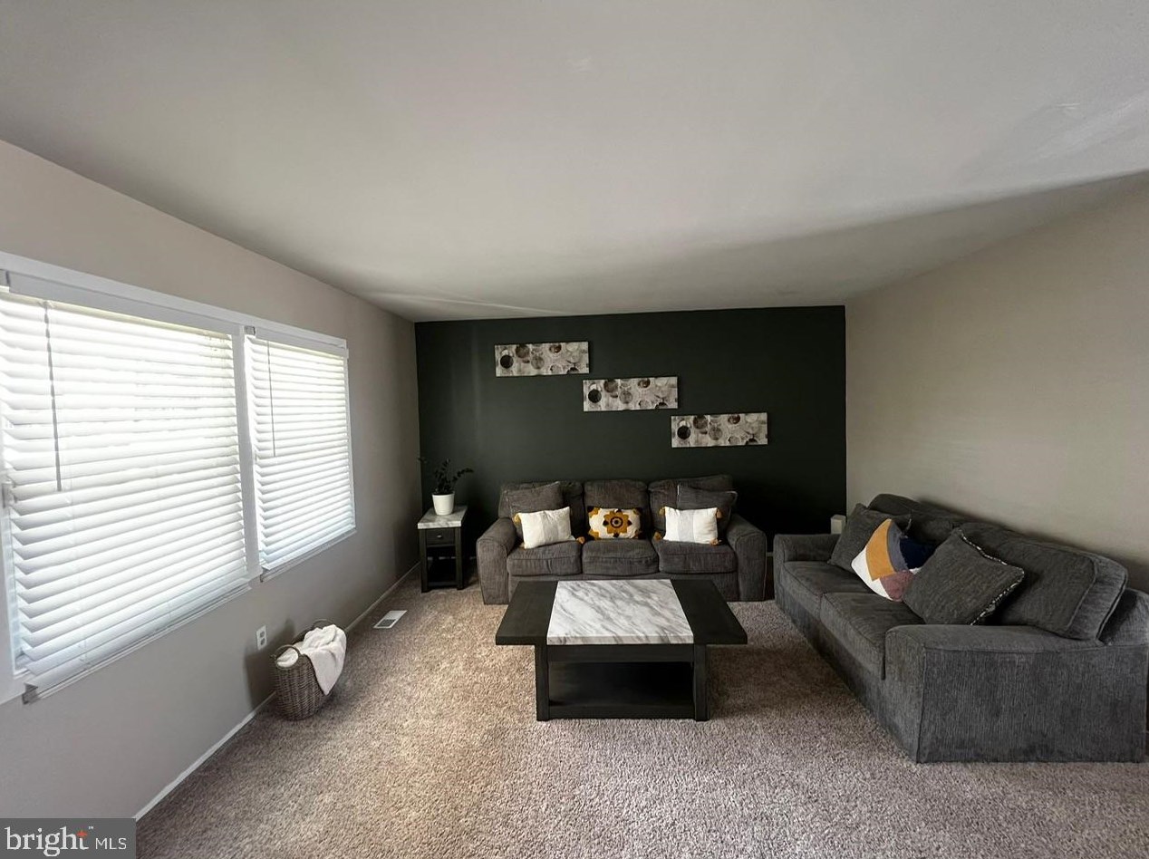 43 Norwood Ln, Willingboro, NJ 08046-1331