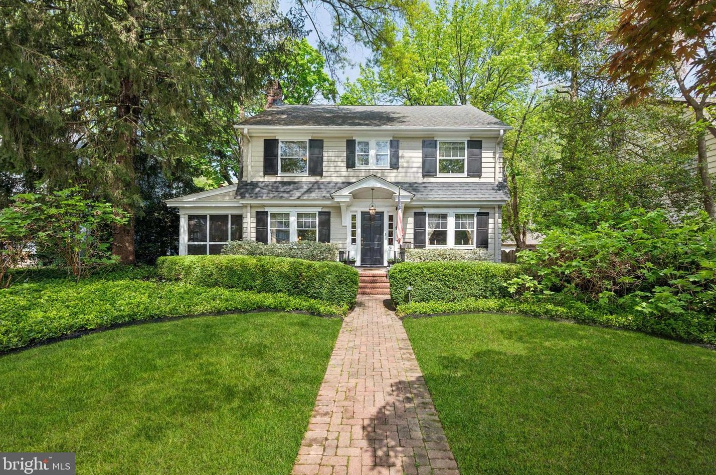 34 Lakeview Dr, Moorestown, NJ 08057-2604