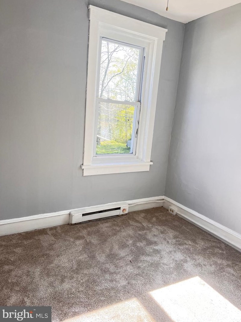 33 Amboy Ave, Roebling NJ 08554-1102 exterior