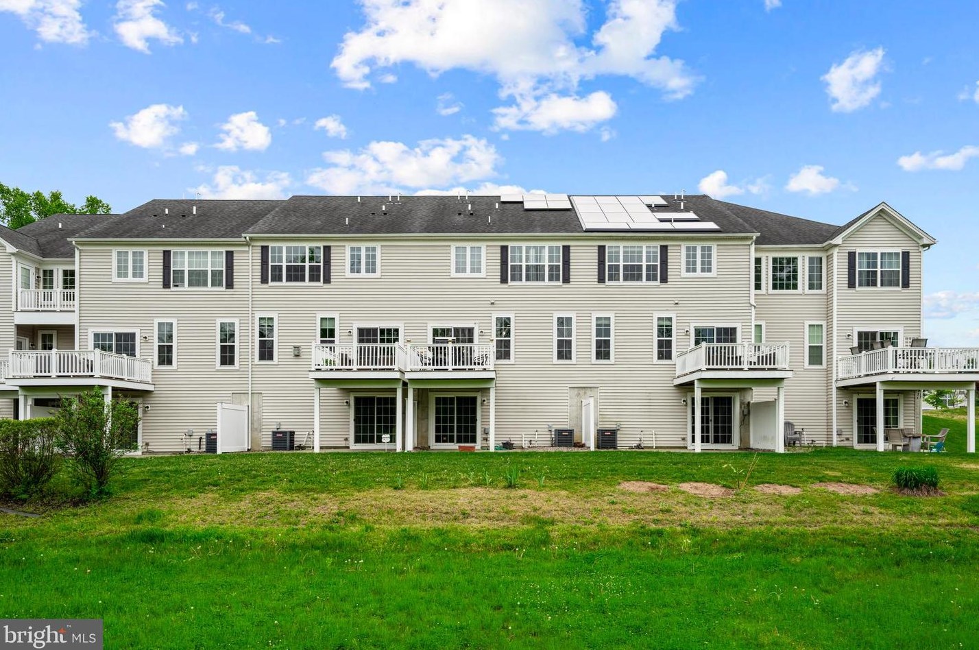 49 Overlook Dr, Mount Laurel NJ 08054-6108 exterior