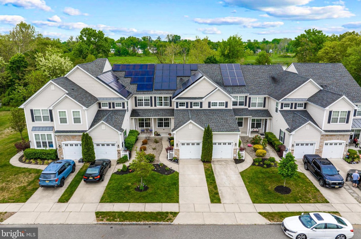 49 Overlook Dr, Mount Laurel, NJ 08054