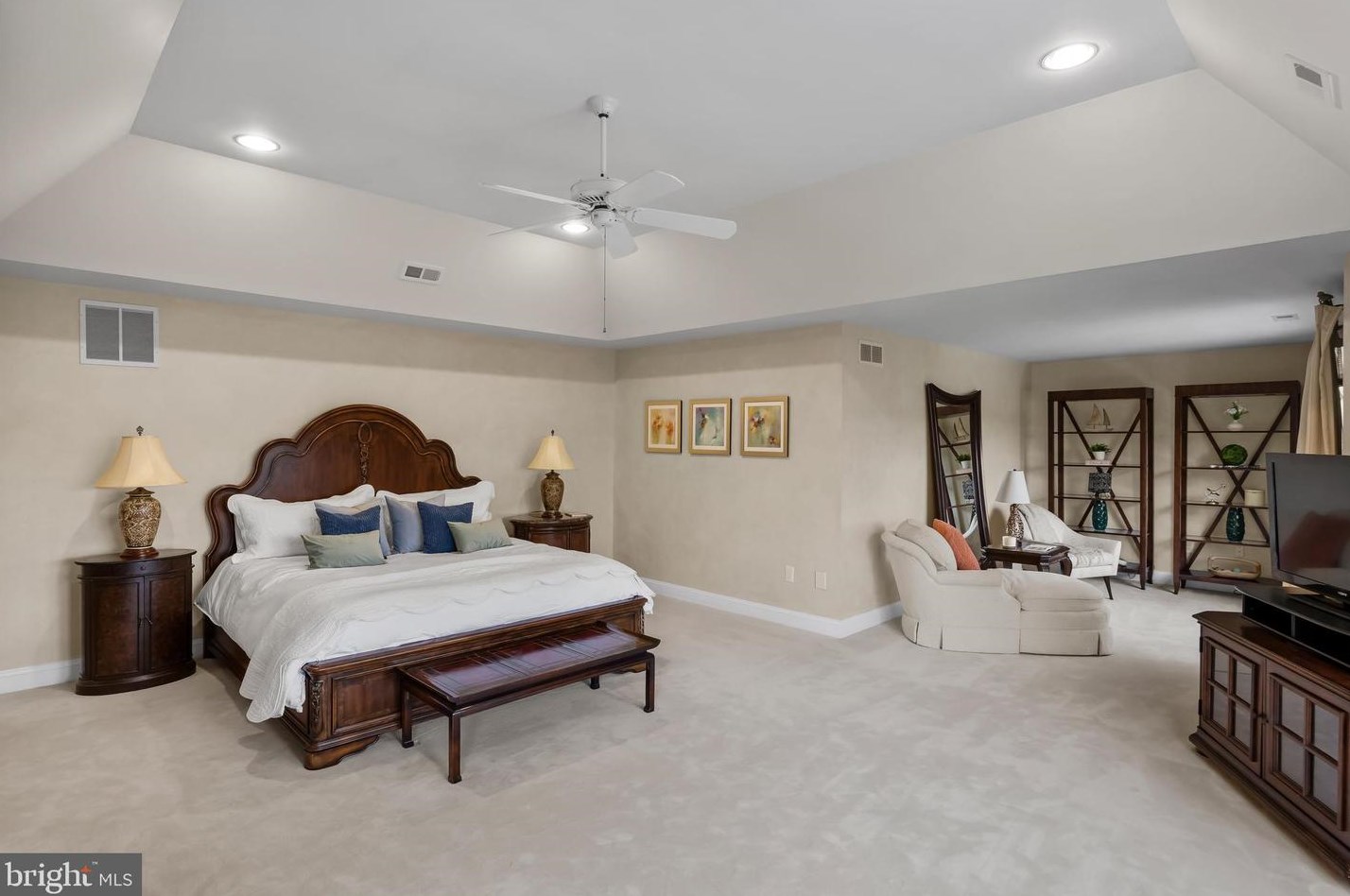 32 Cv Rd, Moorestown NJ 08057-3949 exterior