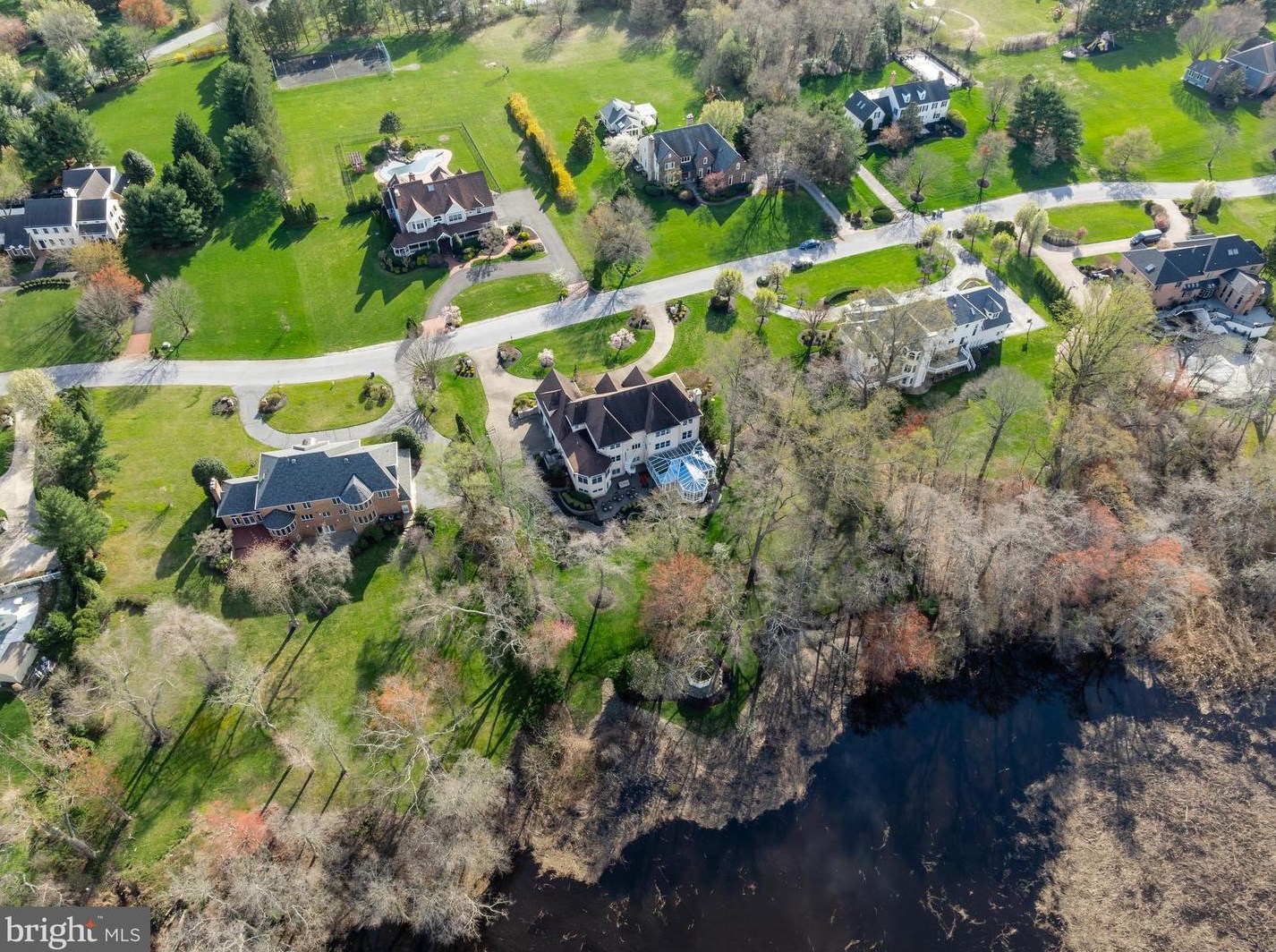 32 Cv Rd, Moorestown NJ 08057-3949 exterior