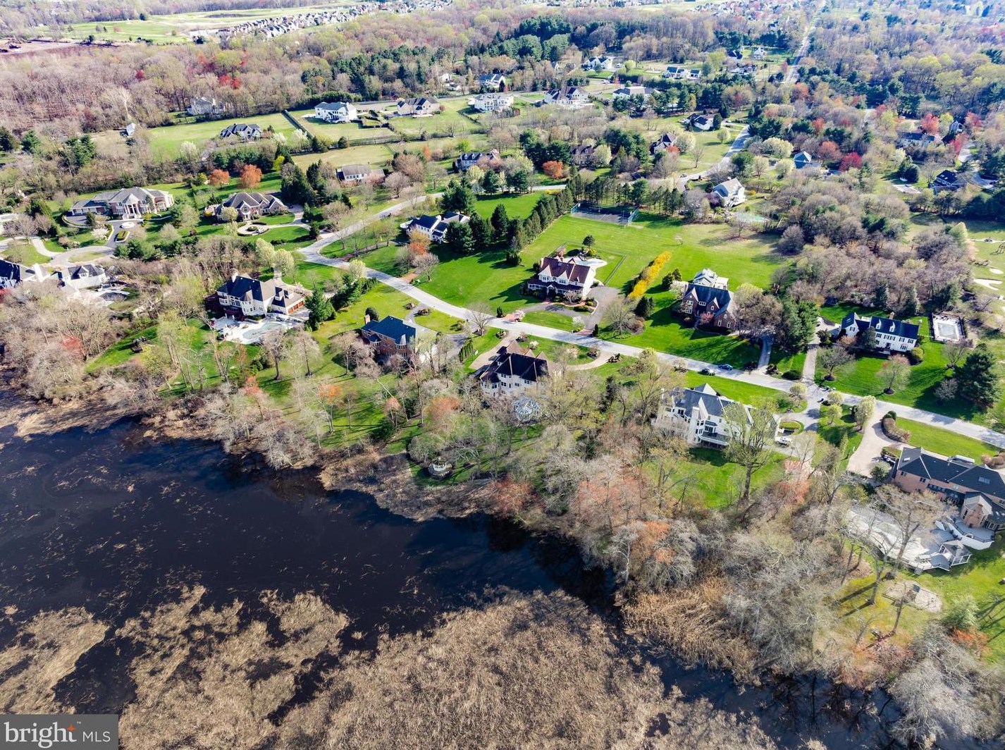 32 Cv Rd, Moorestown NJ 08057-3949 exterior