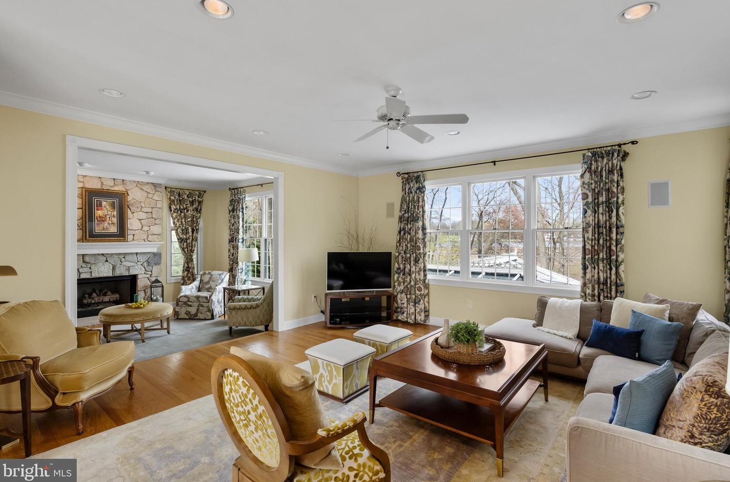 32 Cv Rd, Moorestown NJ 08057-3949 exterior