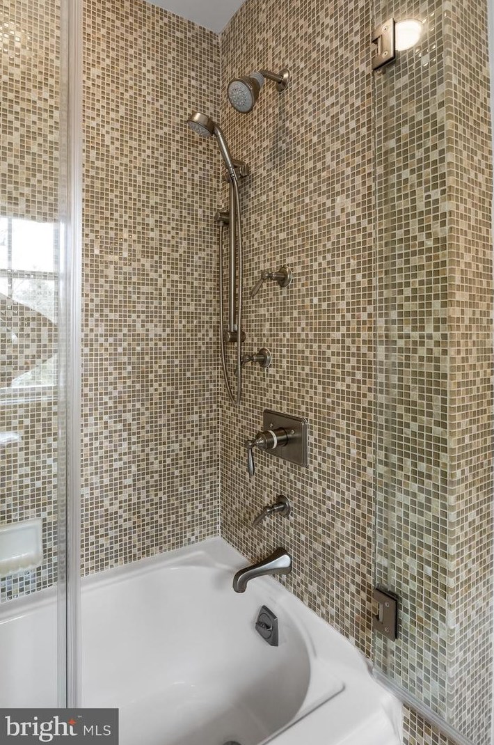 32 Cv Rd, Moorestown NJ 08057-3949 exterior