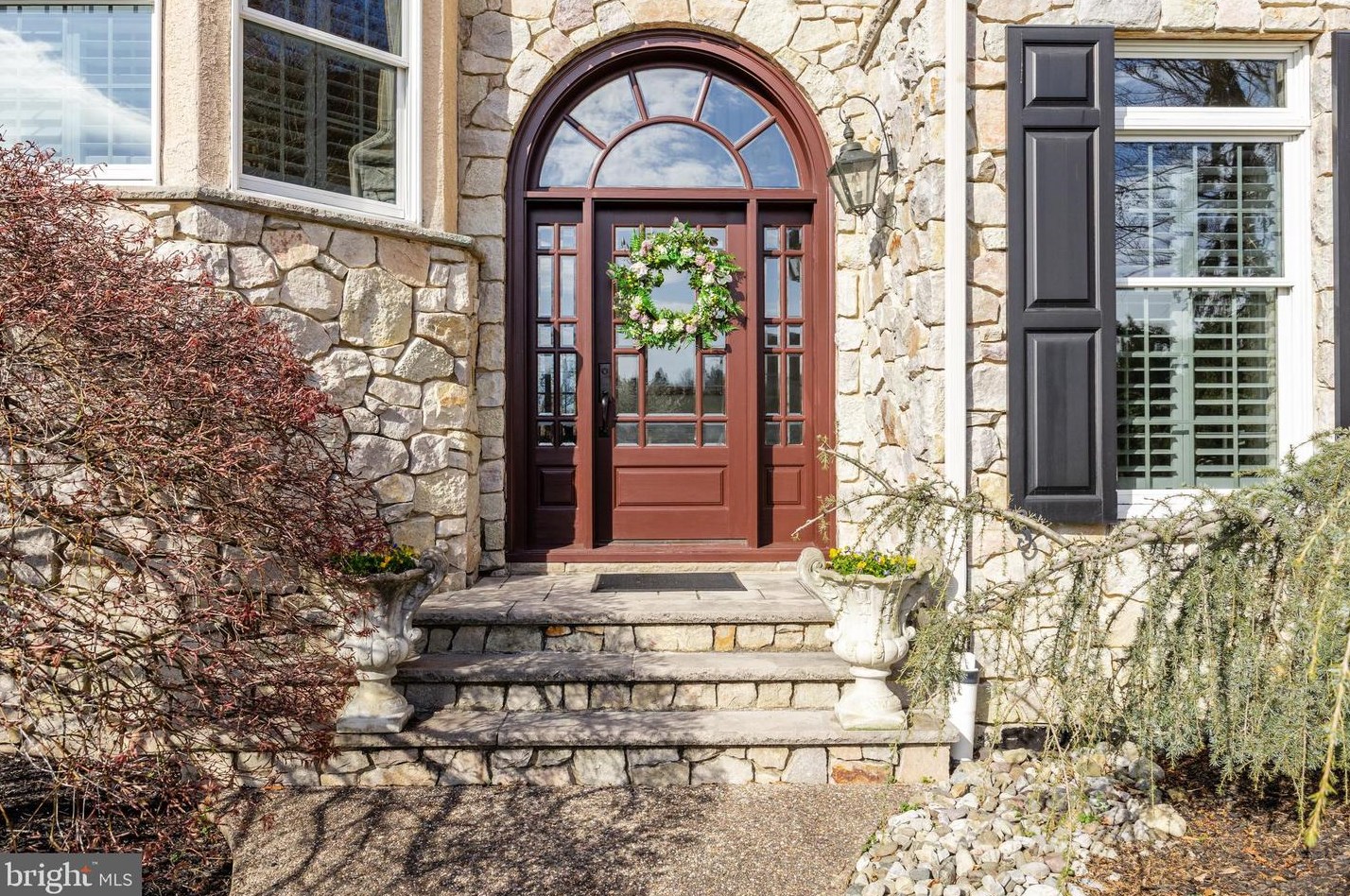 32 Cv Rd, Moorestown NJ 08057-3949 exterior