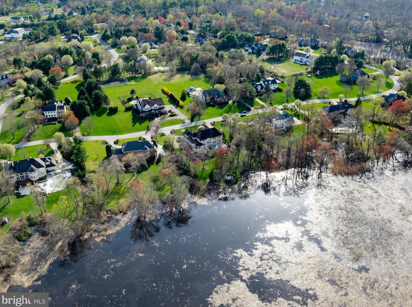 32 Cv Rd, Moorestown NJ 08057-3949 exterior