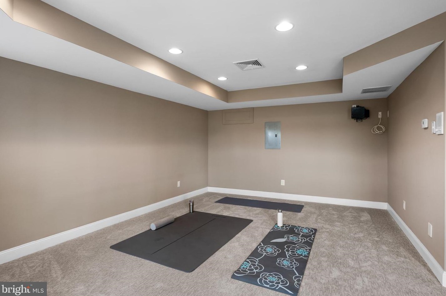 32 Cv Rd, Moorestown NJ 08057-3949 exterior