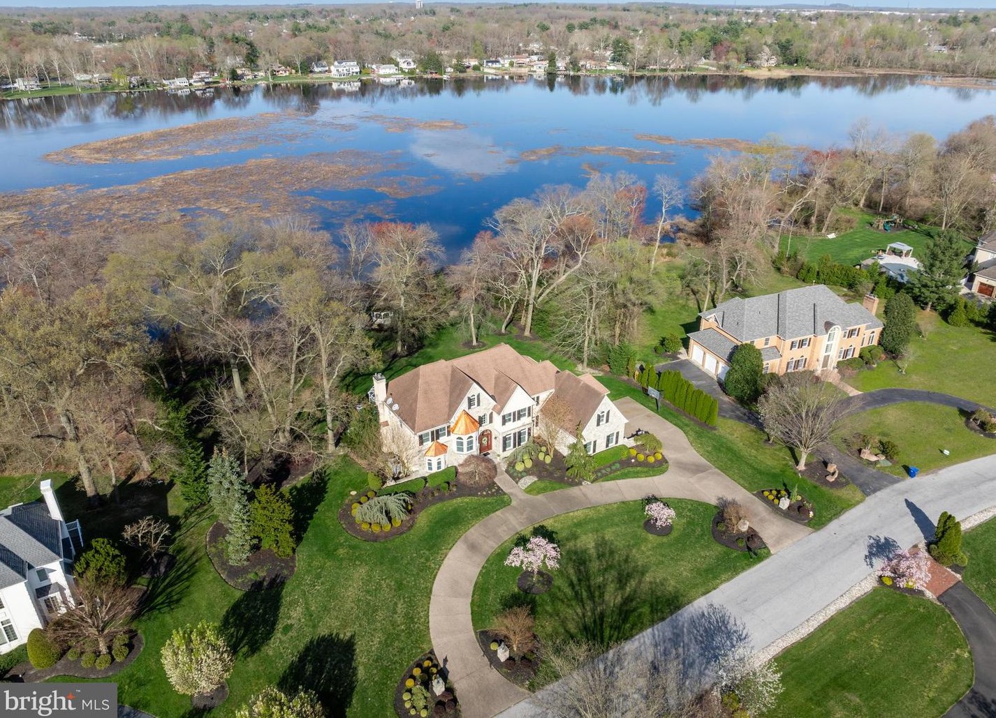 32 Cv Rd, Moorestown NJ 08057-3949 exterior