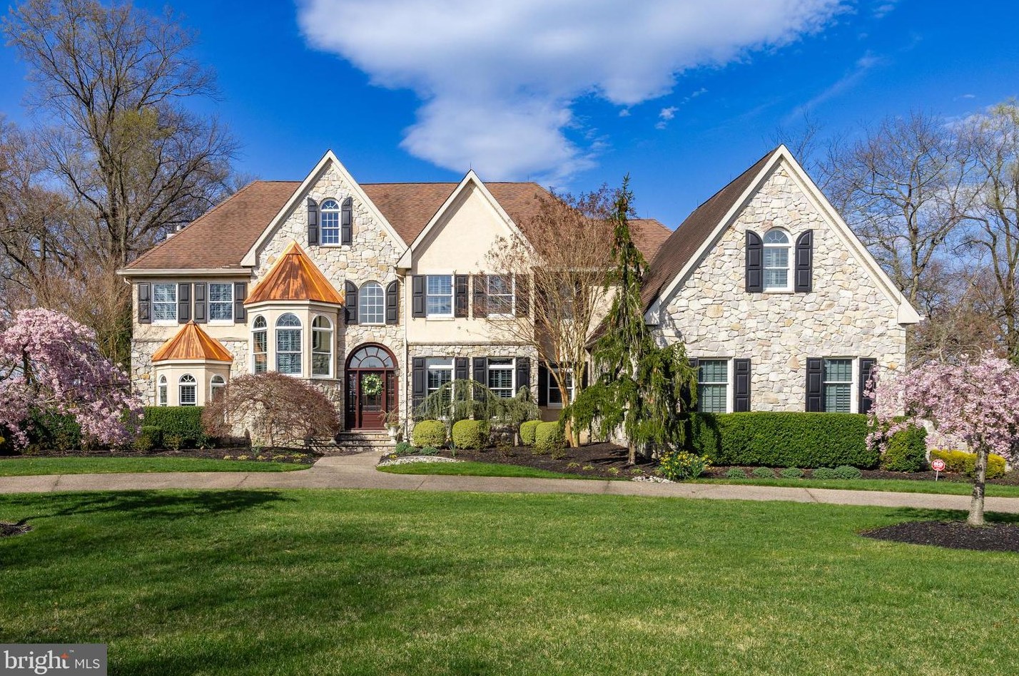 32 Cv Rd, Moorestown NJ 08057-3949 exterior