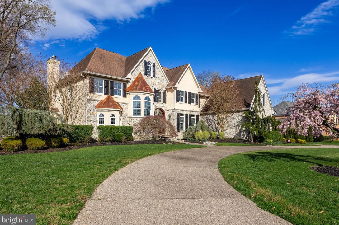 32 Cv Rd, Moorestown NJ 08057-3949 exterior