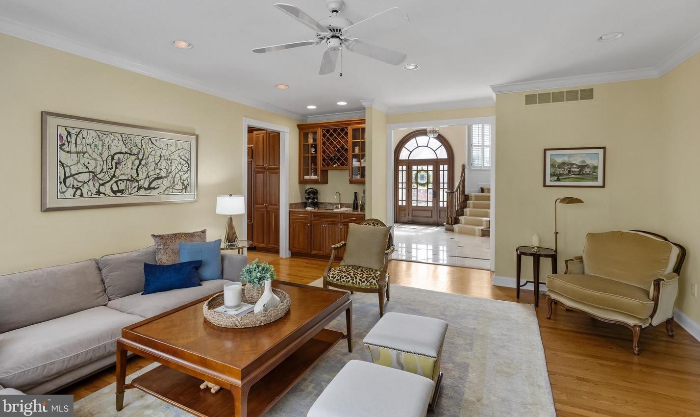 32 Cv Rd, Moorestown NJ 08057-3949 exterior