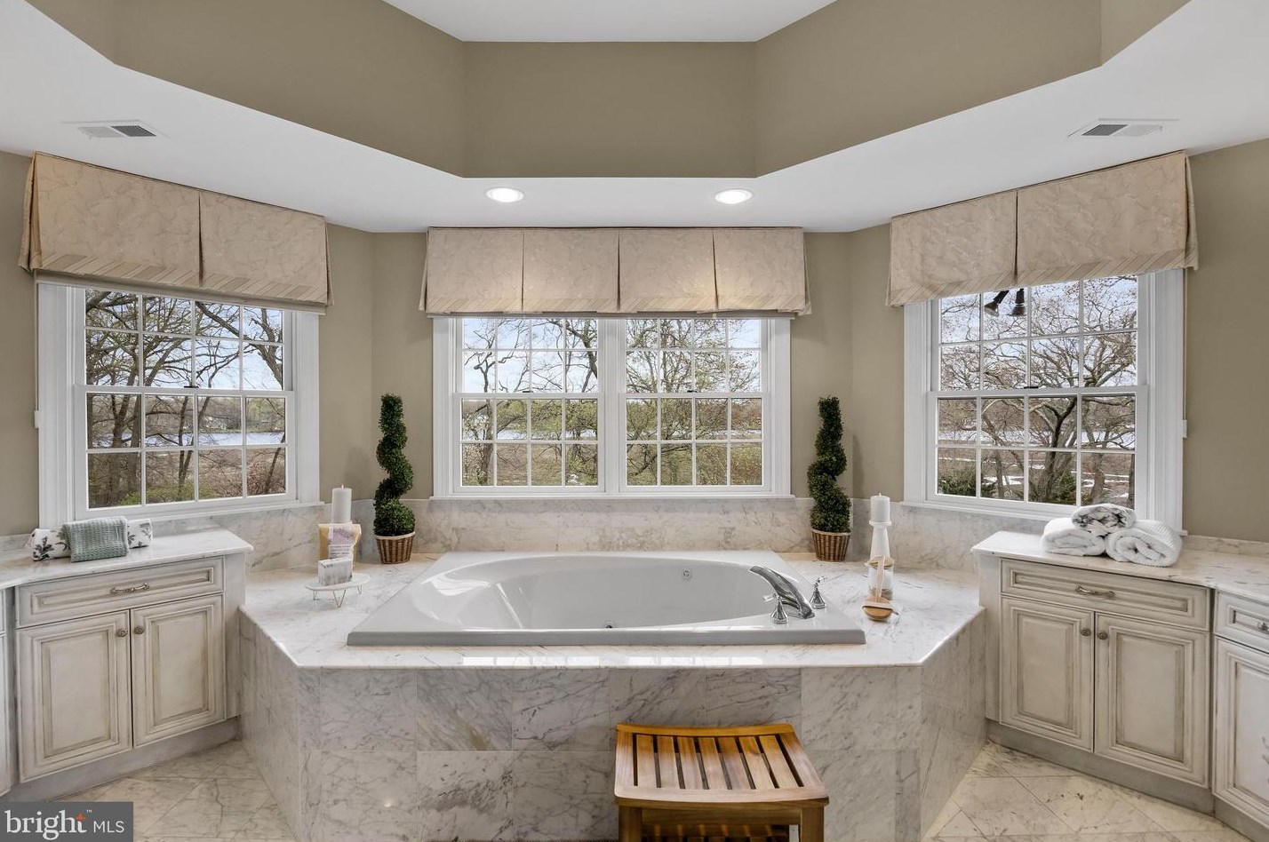 32 Cv Rd, Moorestown NJ 08057-3949 exterior