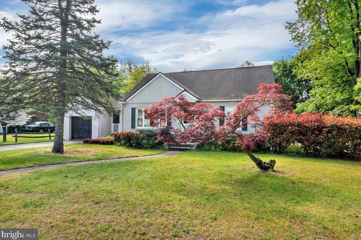 40 Fairfax Dr, Riverton, NJ 08077