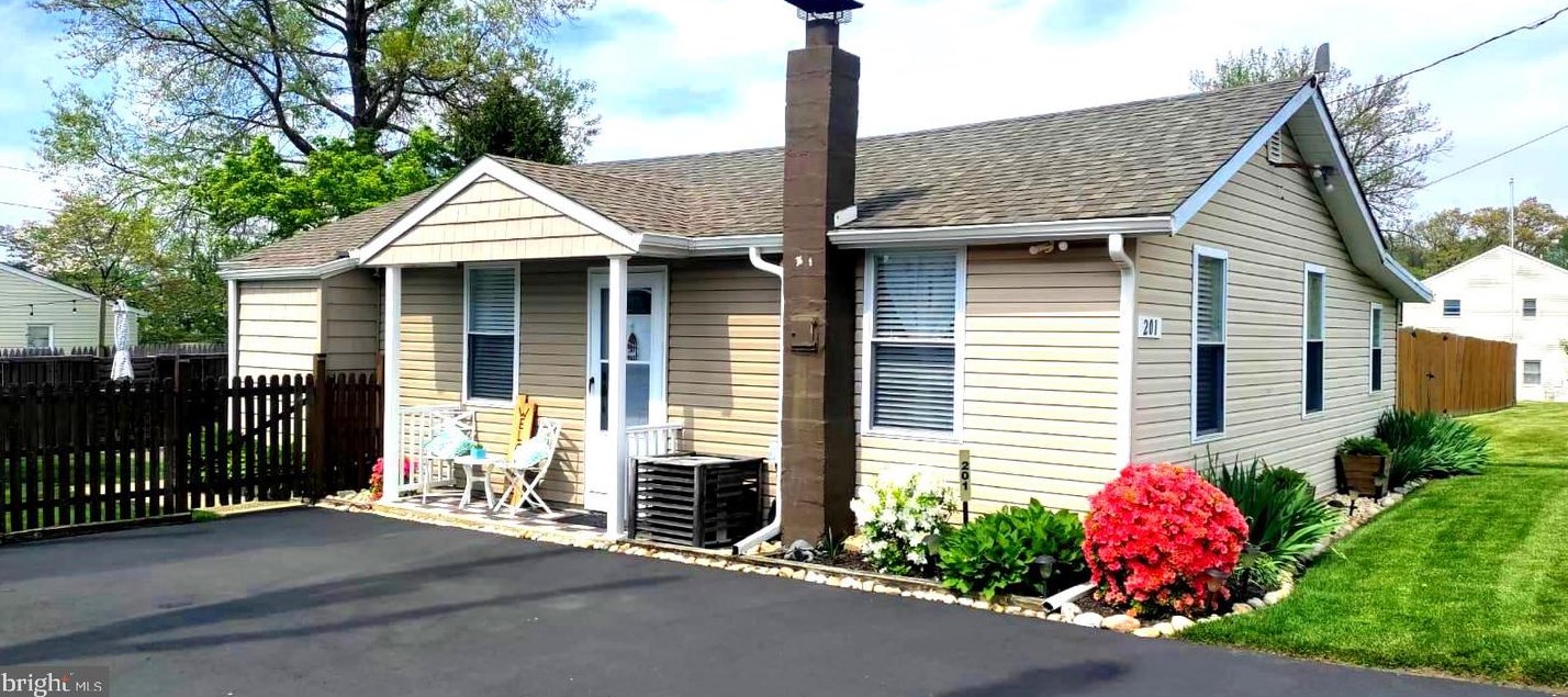 201 Lyons Ln, Chesterfield, NJ 08505-1116