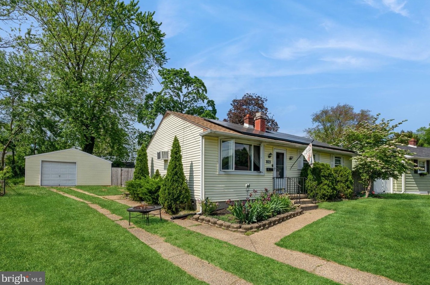 421 Hubbs Dr, Palmyra, NJ 08065