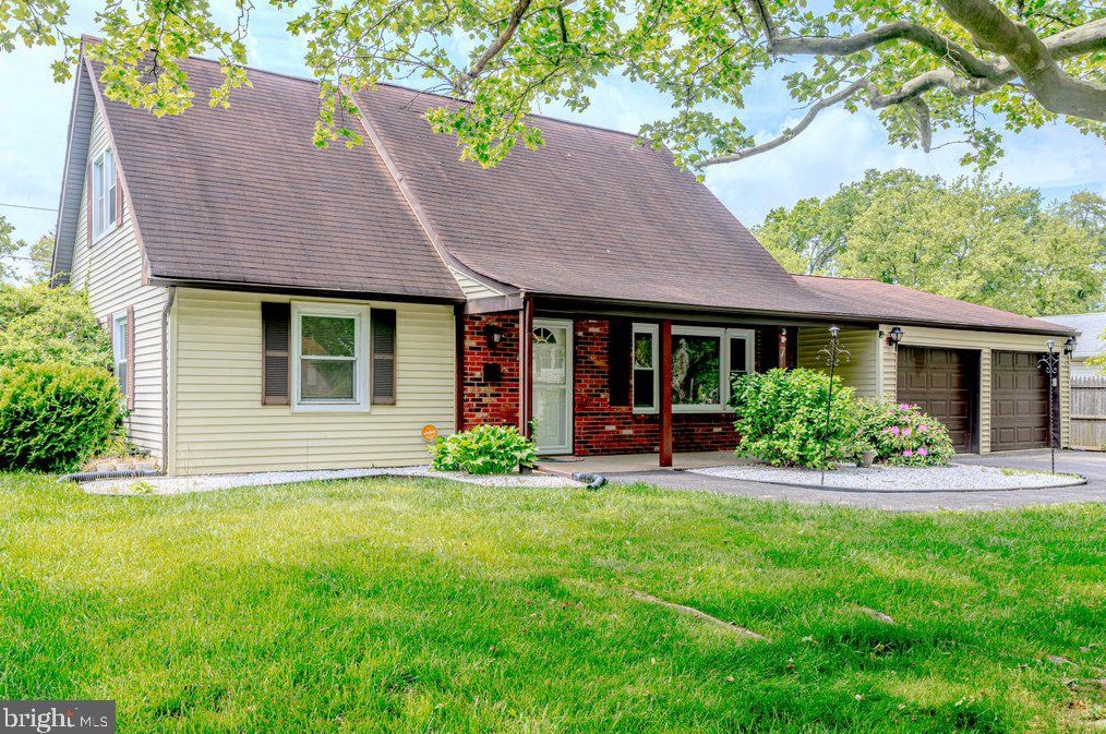 7 East Ct, Willingboro, NJ 08046-2200