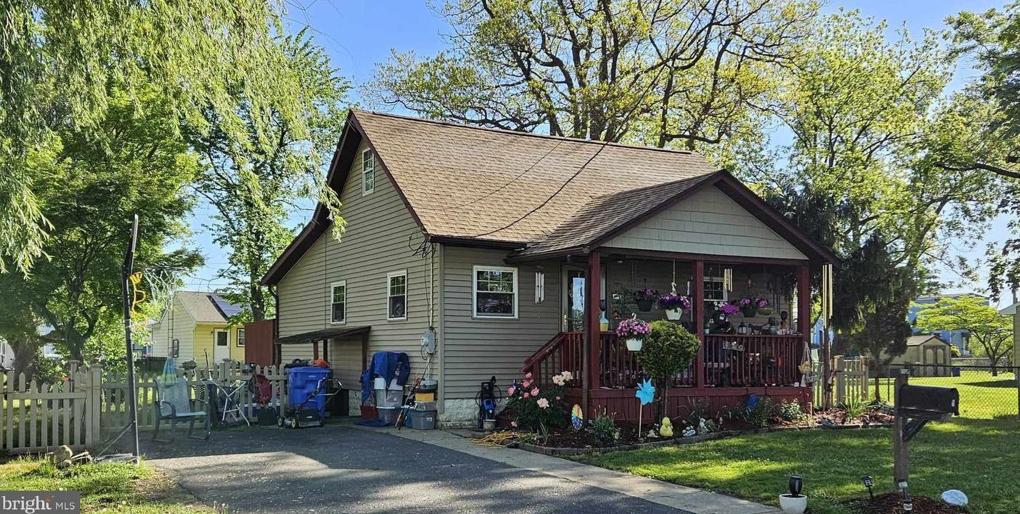 211 W 6th St, Florence, NJ 08518