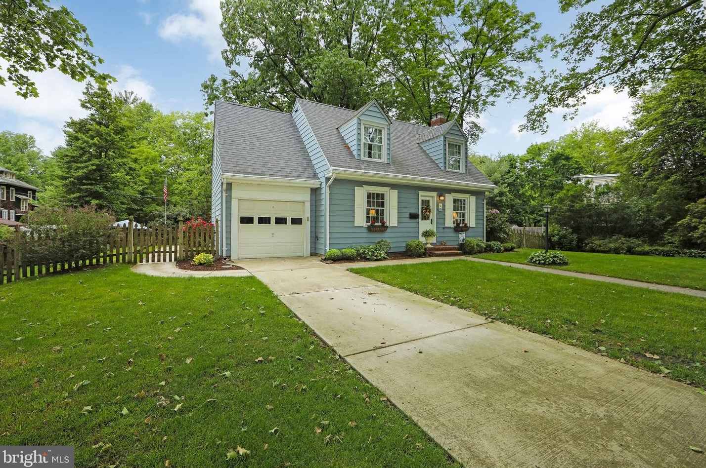 208 Cinnaminson St, Riverton, NJ 08077-1234