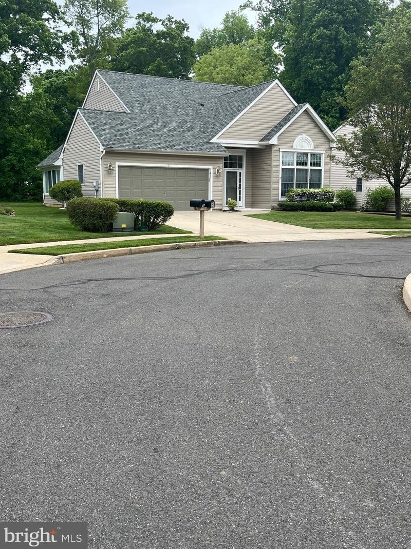 3 Hedge Row Ct, Columbus, NJ 08022-1129