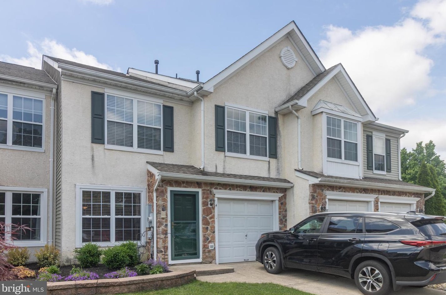 4 Saw Mill Dr, Mount Laurel, NJ 08054