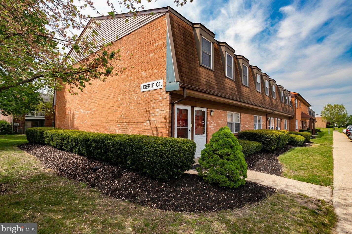 1202 Liberte Ct, Burlington, NJ 08016-2231