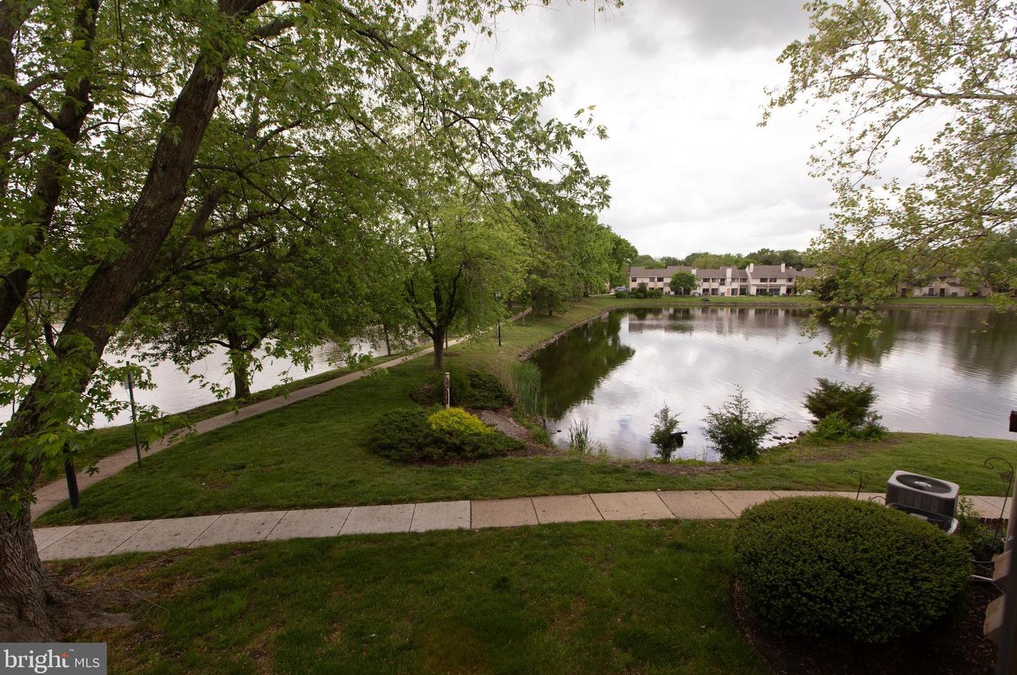 140 Birchfield Ct, Mount Laurel NJ 08054-2566 exterior