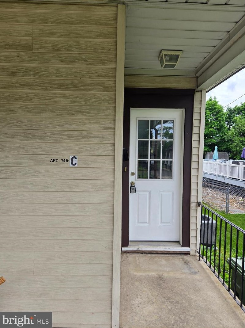 745 Highland Ave, Palmyra NJ 08065-1922 exterior