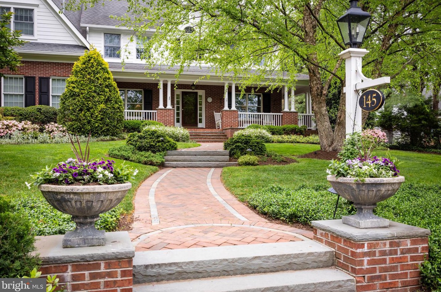 145 Avon Ter, Moorestown, NJ 08057-2676