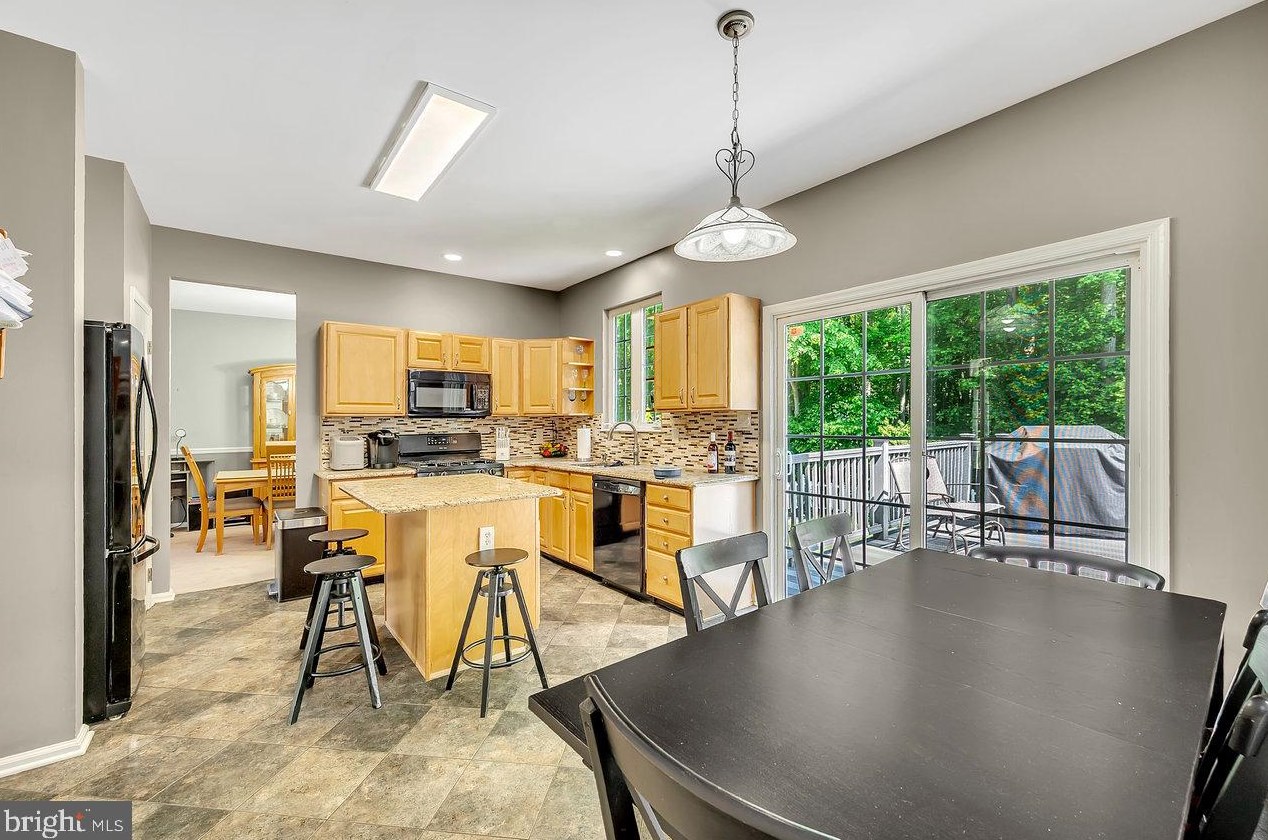 83 Whitford Dr, Burlington, NJ 08016-4359