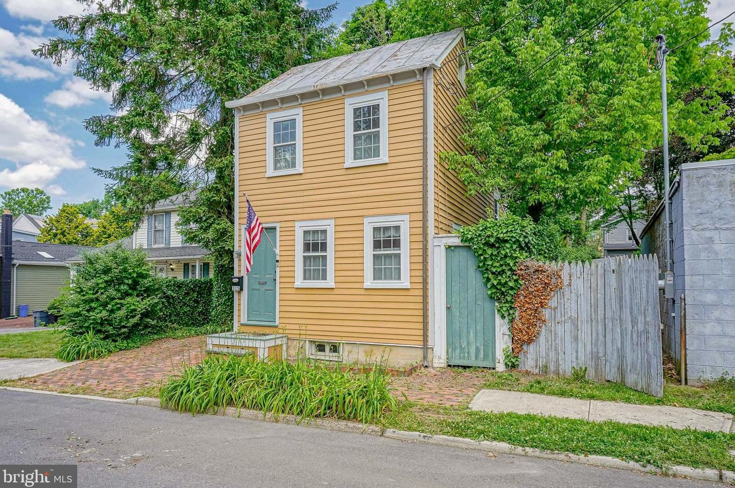 315 Willow St, Chesterfield, NJ 08505-1729
