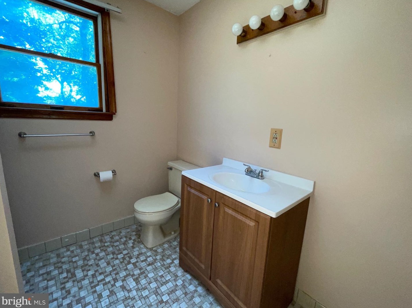16 Morgan Ave, Riverton NJ  08077-1129 exterior
