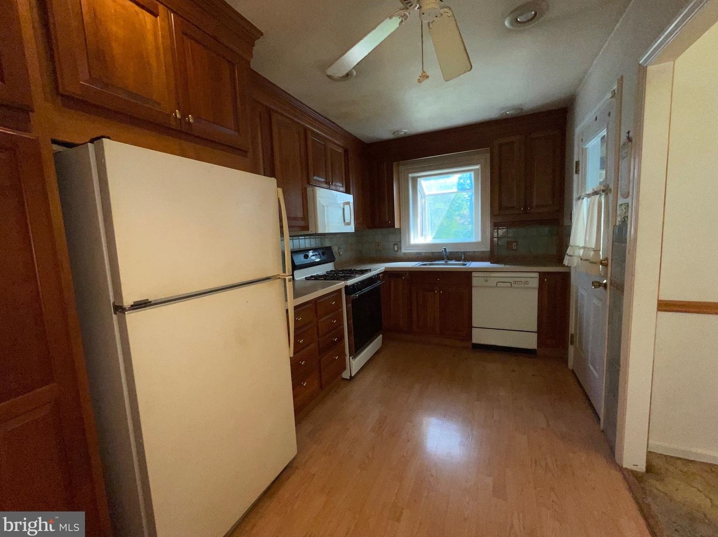 16 Morgan Ave, Riverton NJ  08077-1129 exterior