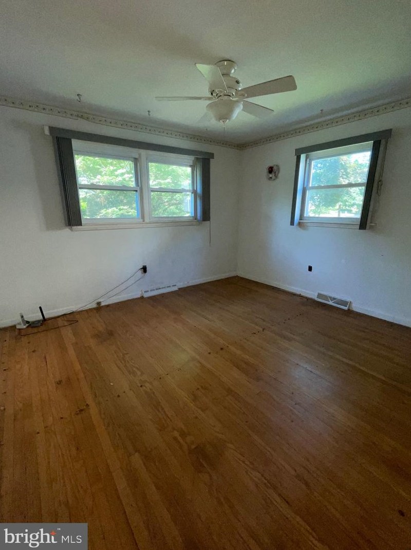 16 Morgan Ave, Riverton NJ  08077-1129 exterior