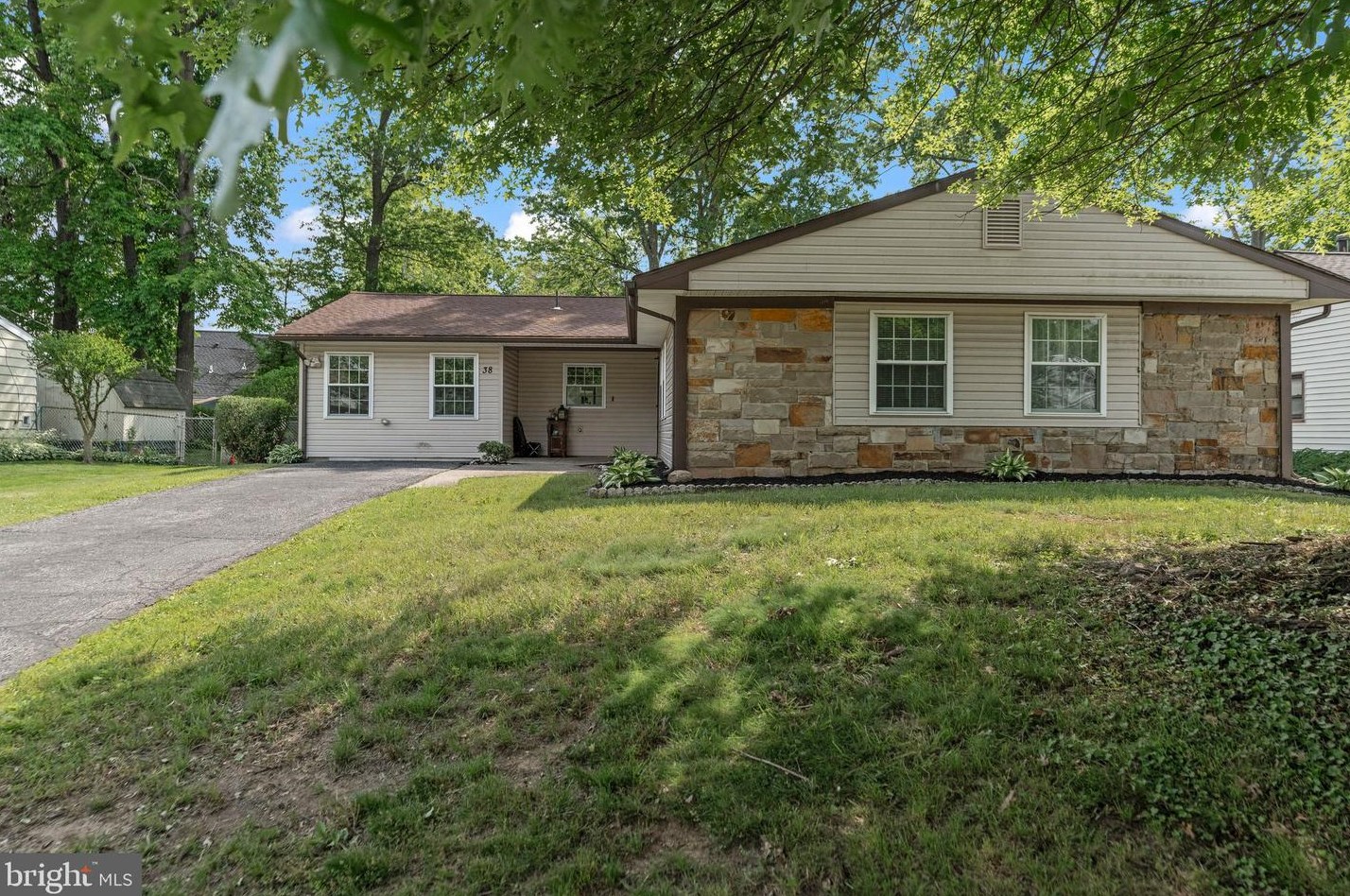 38 Neptune Ln, Willingboro, NJ 08046-1313