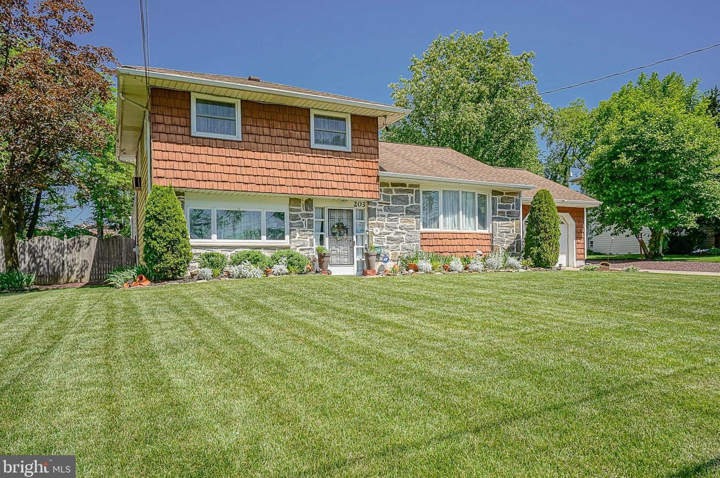 203 Dolores Dr, Riverton, NJ 08077