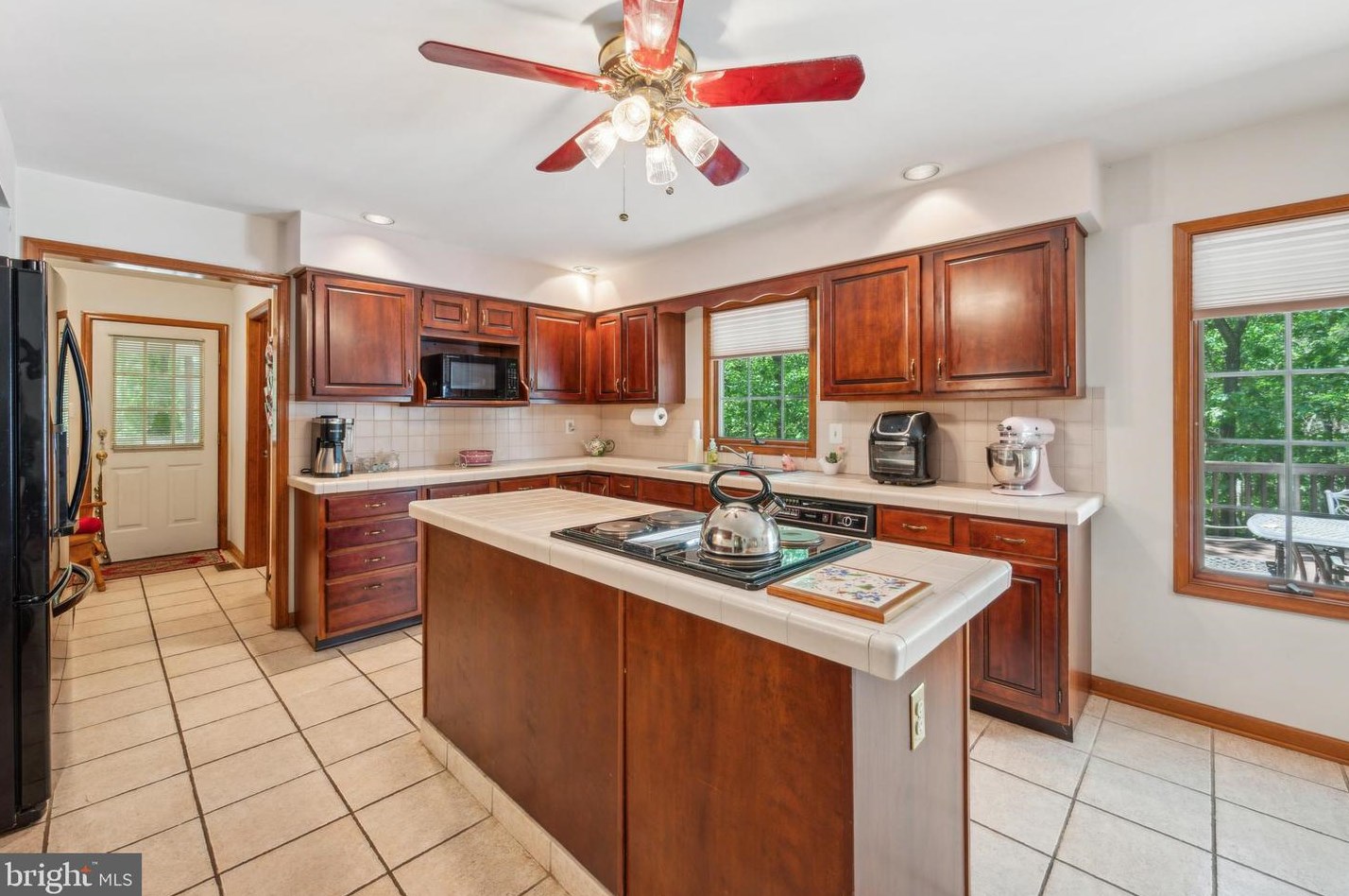 46 Fox Hl Dr, Southampton NJ  08088-9036 exterior