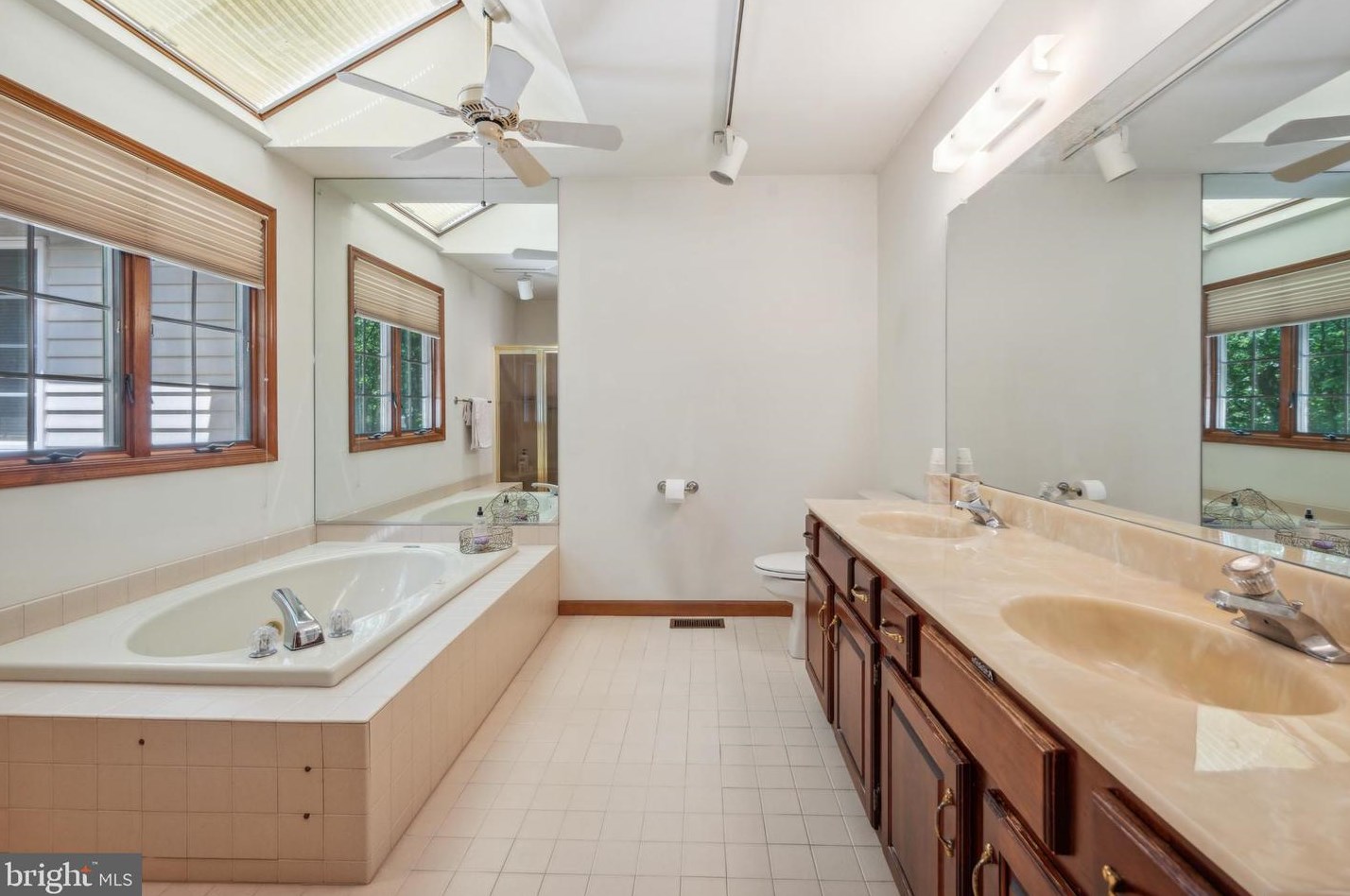 46 Fox Hl Dr, Southampton NJ  08088-9036 exterior
